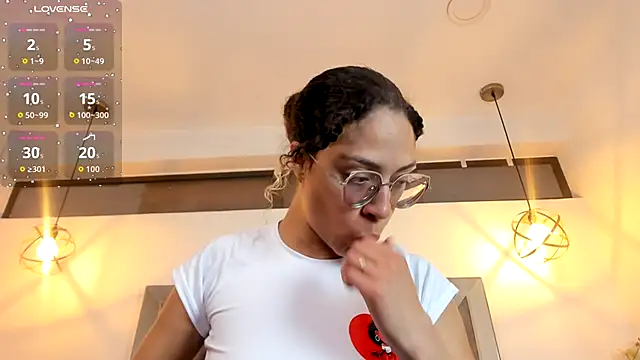 Hanna Cornee  online show from 10-10-25, 01:43