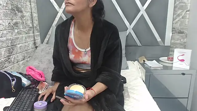 YanetRose online show from 10-14-25, 03:18