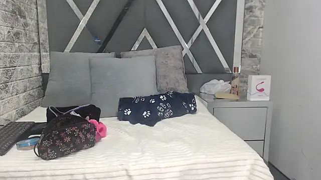 Snapshot of YanetRose chatting on 11-14-25, 03:49 YanetRose online show from 11-14-25, 03:49