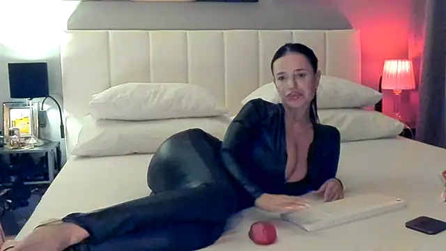 simonacavali online show from 12-21-25, 07:54