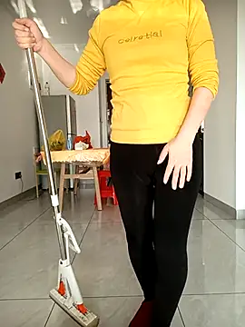 chengcheng12 online show from 12-19-25, 01:45