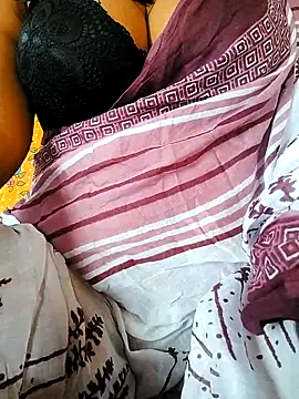 Snapshot of Ponds_beauty chatting on 09-24-25, 04:05 Ponds beauty online show from 09-24-25, 04:05