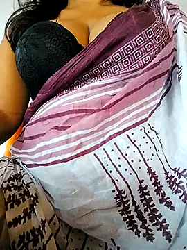 Snapshot of Ponds_beauty chatting on 09-25-25, 05:00 Ponds beauty online show from 09-25-25, 05:00