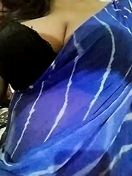 Snapshot of Ponds_beauty chatting on 10-05-25, 01:20 Ponds beauty online show from 10-05-25, 01:20