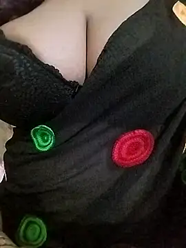 Snapshot of Ponds_beauty chatting on 10-12-25, 09:14 Ponds beauty online show from 10-12-25, 09:14