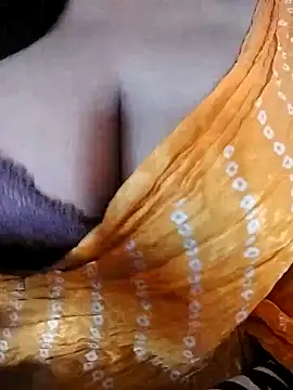 Snapshot of Ponds_beauty chatting on 10-23-25, 04:12 Ponds beauty online show from 10-23-25, 04:12