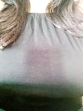 Snapshot of Ponds_beauty chatting on 11-05-25, 05:07 Ponds beauty online show from 11-05-25, 05:07