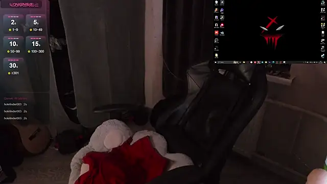 Snapshot of Melante chatting on 10-20-25, 01:39 Melante online show from 10-20-25, 01:39