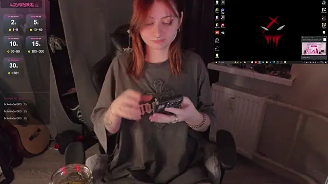 Snapshot of Melante chatting on 10-20-25, 06:52 Melante online show from 10-20-25, 06:52