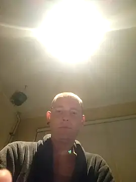 Snapshot of piercingpik chatting on 06-10-26, 10:30 piercingpik online show from 06-10-26, 10:30