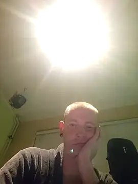 Snapshot of piercingpik chatting on 06-15-26, 08:33 piercingpik online show from 06-15-26, 08:33