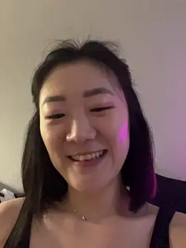 AikoYamada online show from 10-28-25, 06:17