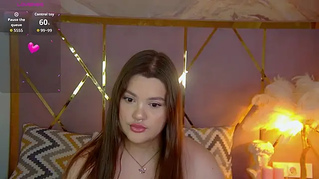 Snapshot of EmilyHyde chatting on 10-16-25, 03:35 EmilyHyde online show from 10-16-25, 03:35