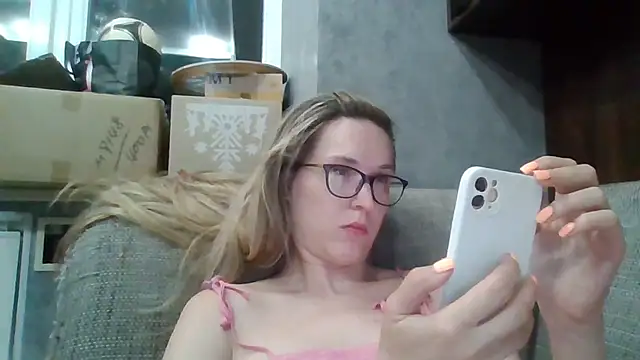Snapshot of Jugira chatting on 07-10-26, 10:45 Jugira online show from 07-10-26, 10:45