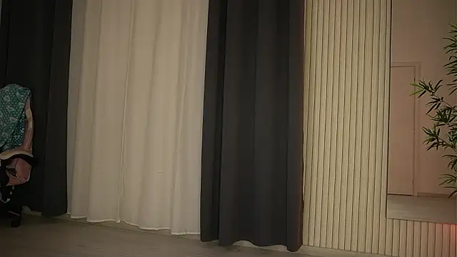 Snapshot of EmmaBlanco chatting on 02-26-26, 08:19 EmmaBlanco online show from 02-26-26, 08:19