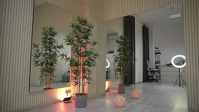 Snapshot of EmmaBlanco chatting on 02-28-26, 07:37 EmmaBlanco online show from 02-28-26, 07:37