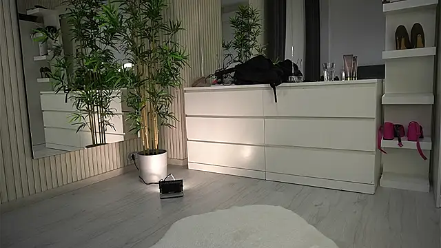 Snapshot of EmmaBlanco chatting on 03-25-26, 06:41 EmmaBlanco online show from 03-25-26, 06:41