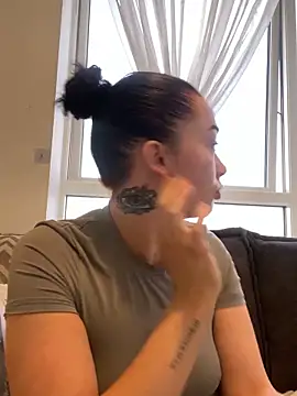 ItsCOCOx online show from 10-01-25, 05:57