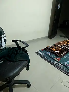 Pihu Chopra online show from 12-16-25, 04:23