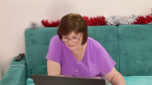 Snapshot of Sandra_Sunrise chatting on 12-21-25, 12:01 Sandra Sunrise online show from 12-21-25, 12:01