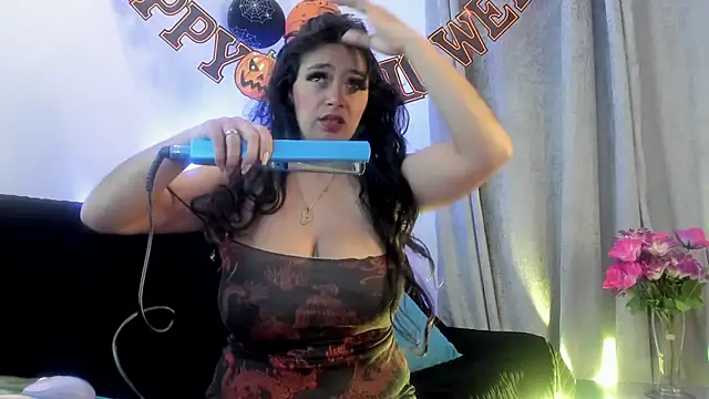 Snapshot of Maitte_love chatting on 10-20-25, 10:27 Maitte love online show from 10-20-25, 10:27