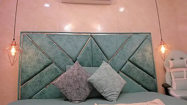 MELODY FIRE  online show from 10-25-25, 03:51