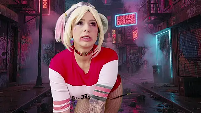 Snapshot of XXMILE chatting on 10-25-25, 12:56 XXMILE online show from 10-25-25, 12:56