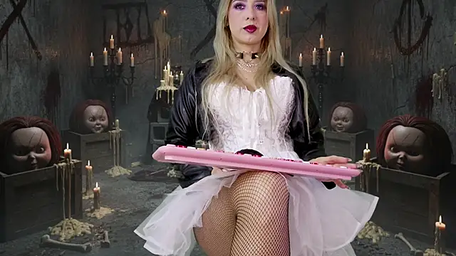 Snapshot of XXMILE chatting on 10-26-25, 11:49 XXMILE online show from 10-26-25, 11:49