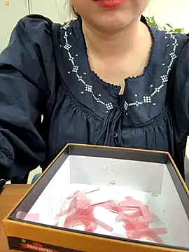 PhuongNhi21 online show from 10-31-25, 04:13