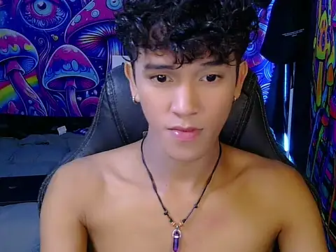 Snapshot of kenbigcockxx chatting on 05-26-26, 01:29 kenbigcockxx online show from 05-26-26, 01:29