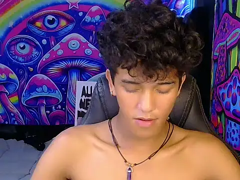 Snapshot of kenbigcockxx chatting on 06-05-26, 03:13 kenbigcockxx online show from 06-05-26, 03:13