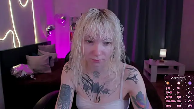 Snapshot of tattoo_art_baby chatting on 05-25-26, 01:22 tattoo art baby online show from 05-25-26, 01:22