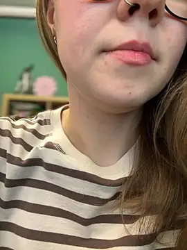 Snapshot of _CherryBloom_ chatting on 09-20-25, 12:06 CherryBloom online show from 09-20-25, 12:06