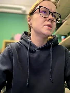 Snapshot of _CherryBloom_ chatting on 09-29-25, 07:51 CherryBloom online show from 09-29-25, 07:51