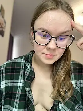 Snapshot of _CherryBloom_ chatting on 10-21-25, 11:22 CherryBloom online show from 10-21-25, 11:22