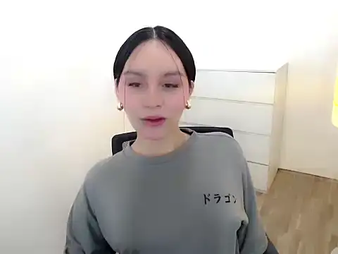 Snapshot of holly_tabby chatting on 10-19-25, 12:11 holly tabby online show from 10-19-25, 12:11