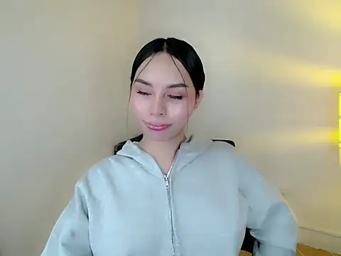 Snapshot of holly_tabby chatting on 05-24-26, 07:52 holly tabby online show from 05-24-26, 07:52