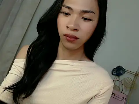 Annaloula online show from 11-26-25, 04:30