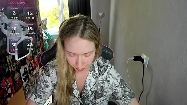 NicoleRiccii online show from 10-10-25, 01:32