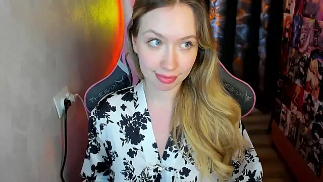 Snapshot of NicoleRiccii chatting on 03-08-26, 04:00 NicoleRiccii online show from 03-08-26, 04:00