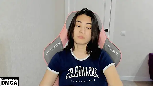 Snapshot of MeilideQian1 chatting on 10-18-25, 03:13 MeilideQian1 online show from 10-18-25, 03:13