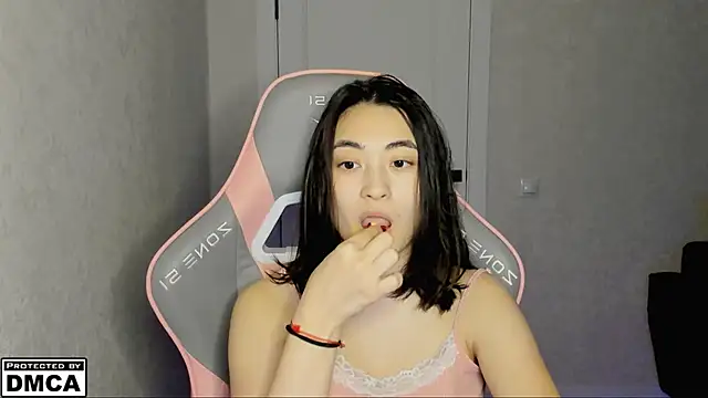 Snapshot of MeilideQian1 chatting on 10-20-25, 05:57 MeilideQian1 online show from 10-20-25, 05:57