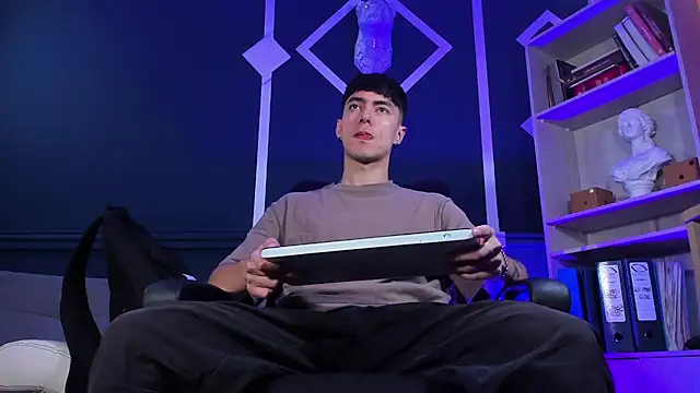 Snapshot of etham_wolf_ chatting on 09-10-25, 03:45 etham wolf online show from 09-10-25, 03:45