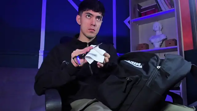 Snapshot of etham_wolf_ chatting on 09-12-25, 12:27 etham wolf online show from 09-12-25, 12:27