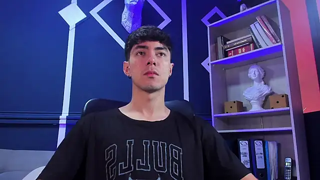 Snapshot of etham_wolf_ chatting on 10-01-25, 01:06 etham wolf online show from 10-01-25, 01:06