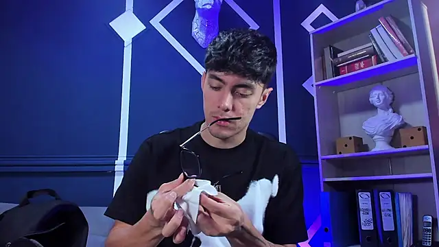 Snapshot of etham_wolf_ chatting on 10-02-25, 12:23 etham wolf online show from 10-02-25, 12:23