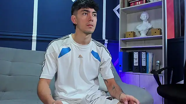 Snapshot of etham_wolf_ chatting on 10-04-25, 12:14 etham wolf online show from 10-04-25, 12:14