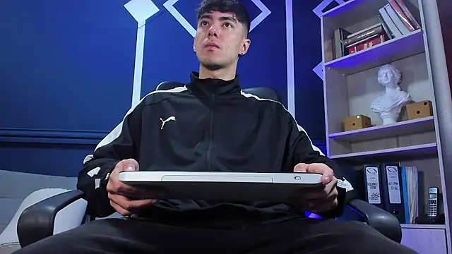 Snapshot of etham_wolf_ chatting on 10-06-25, 11:51 etham wolf online show from 10-06-25, 11:51