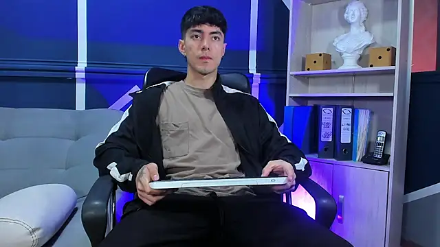 Snapshot of etham_wolf_ chatting on 10-09-25, 12:03 etham wolf online show from 10-09-25, 12:03