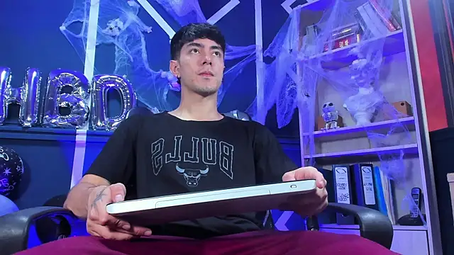 Snapshot of etham_wolf_ chatting on 10-27-25, 01:15 etham wolf online show from 10-27-25, 01:15